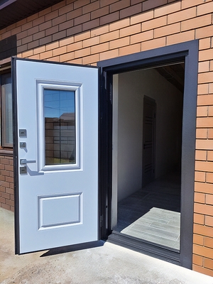 Остекленная дверь с терморазрывом