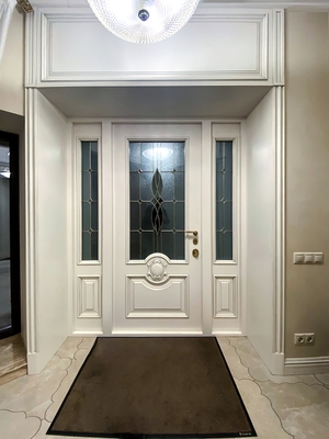 Парадная дверь с витражными стеклами Парадная дверь с витражными стеклами